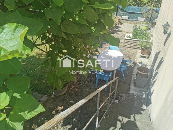 Maison familiale en pierre avec piscine