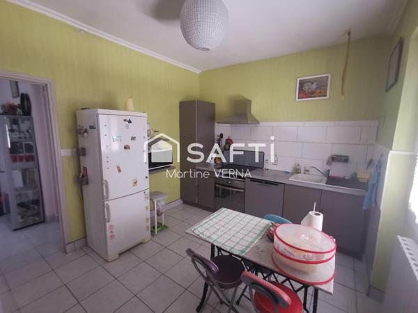 Maison familiale en pierre avec piscine