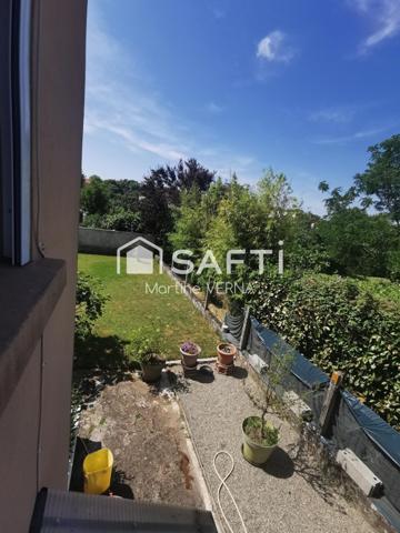 Maison familiale en pierre avec piscine