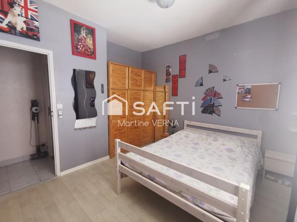 Maison familiale en pierre avec piscine