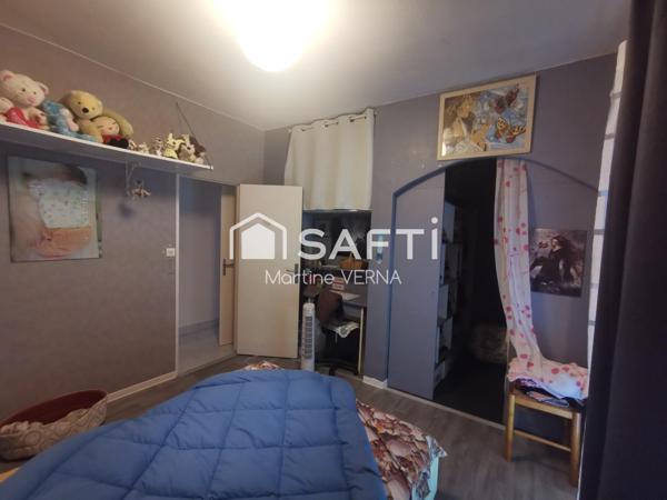 Maison familiale en pierre avec piscine