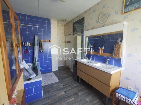 Maison familiale en pierre avec piscine