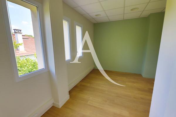 Immeuble Chatou 9 pièce(s) 162.25 m2