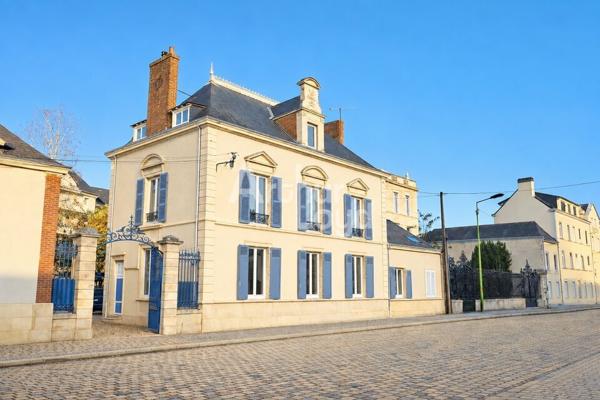 À VENDRE / À LOUER : BATIMENT DE BUREAUX TYPE HAUSMANIEN D'ENVIRON 351 M² - 8 STATIONNEMENTS AÉRIENS -