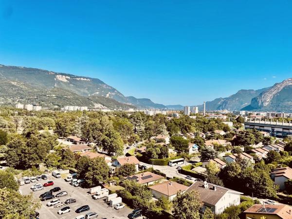 Vente                                                      Appartement
                        
                     5 pièces                      93 m2                     à Grenoble