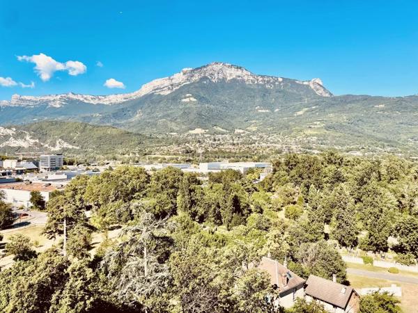 Vente                                                      Appartement
                        
                     5 pièces                      93 m2                     à Grenoble