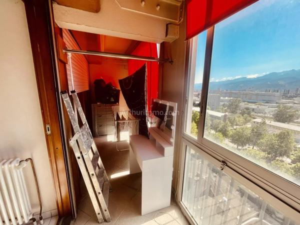 Vente                                                      Appartement
                        
                     5 pièces                      93 m2                     à Grenoble