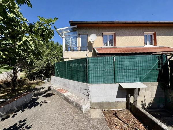 Vente                                                      Appartement
                        
                     4 pièces                      94 m2                     à Fontaine