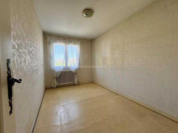 Vente                                                      Appartement
                        
                     4 pièces                      94 m2                     à Fontaine