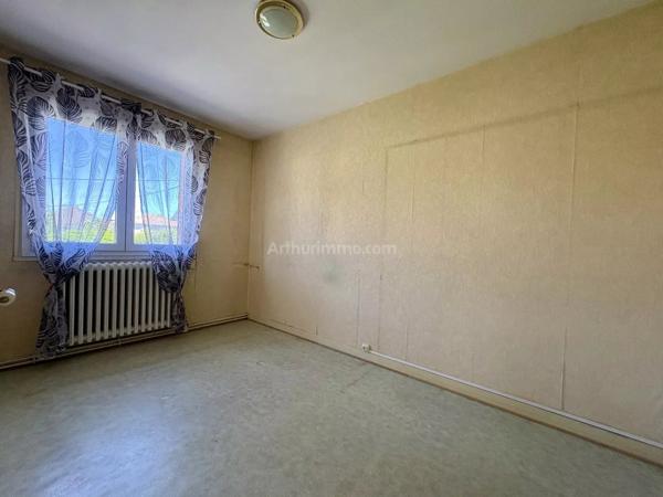 Vente                                                      Appartement
                        
                     4 pièces                      94 m2                     à Fontaine