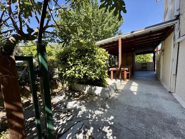 Vente                                                      Appartement
                        
                     4 pièces                      94 m2                     à Fontaine