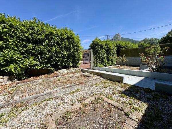 Vente                                                      Appartement
                        
                     4 pièces                      94 m2                     à Fontaine
