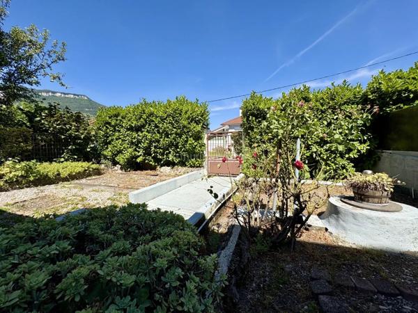 Vente                                                      Appartement
                        
                     4 pièces                      94 m2                     à Fontaine