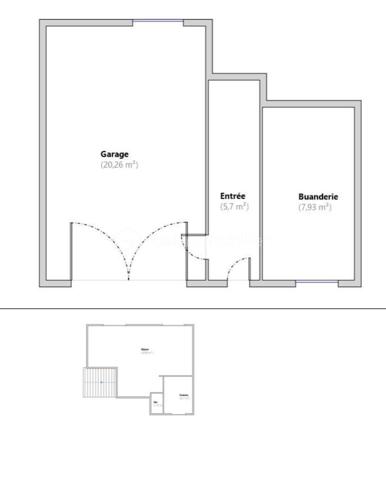 Rare à la vente : Maison de ville avec aperçu mer, roof top et garage  !  3 chambres.

L'élégance de l'ancien alliée au volume contemporain.

Découvrez cette magnifique maison de ville de 105 m², répartie sur trois niveaux, où le charme de l'authentique rencontre une rénovation d'architecte soignée. Vendue entièrement meublée avec goût, cette demeure offre un caractère unique.

✨ Les points forts du bien :

• Volumes exceptionnels : Une très grande hauteur sous plafond qui apporte une sensation d'espace et de liberté rare en centre-ville.

• Charme de l'ancien : Tomettes d'origine magnifiquement conservées et escaliers élégants qui structurent l'espace avec noblesse.

• Extérieurs privilégiés : Une vaste terrasse de plus de 20 m² offrant un agréable aperçu mer, idéale pour vos soirées d'été.

🛋️ Configuration de la maison

Espace de vie (Niveau principal) :

• Une vaste pièce de vie lumineuse comprenant salon et salle à manger.

• Une cuisine ouverte, parfaitement intégrée.

• WC indépendants.

Espace nuit (Niveau supérieur) :

• Deux chambres spacieuses ouvrant toutes deux sur un balcon filant.

• Une grande salle de bain confortable.

• WC indépendants pour plus de commodité.

Le "Plus" Unique (Dernier étage) :

• Une troisième chambre exclusive bénéficiant d'un accès direct et privé au rooftop. Un véritable cocon de lumière pour admirer les couchers de soleil.

🛠️ Prestations & Confort

• Isolation : Double vitrage intégral garantissant un confort thermique et phonique optimal.

• Stationnement : Un garage privatif complète ce bien (un atout majeur pour une maison de ville).

• Prêt à vivre : Décorée par un ancien architecte, la maison est vendue meublée. Posez simplement vos valises !

==>     L'avis de l'expert : "Un bien rare qui combine le volume d'un loft et le charme d'une maison de ville historique. La terrasse avec l'aperçu mer et le garage en font une opportunité exceptionnelle sur le marché actuel."


Maison non soumise au DPE.
