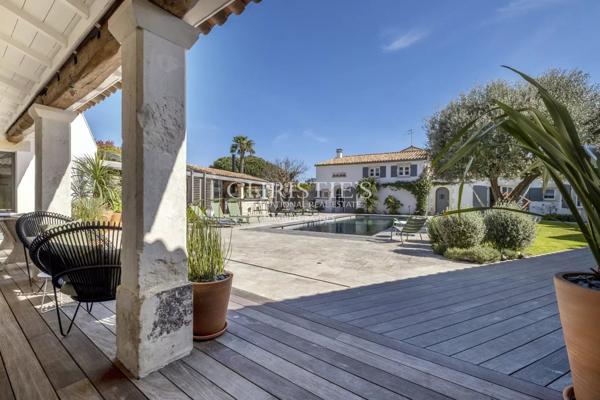 Demeure d’Exception, Maison d’Amis & Garage de Collection – Le Bois-Plage-en-Ré