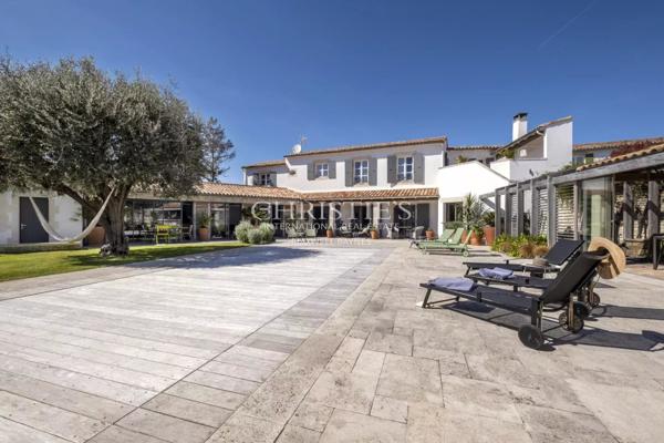 Demeure d’Exception, Maison d’Amis & Garage de Collection – Le Bois-Plage-en-Ré