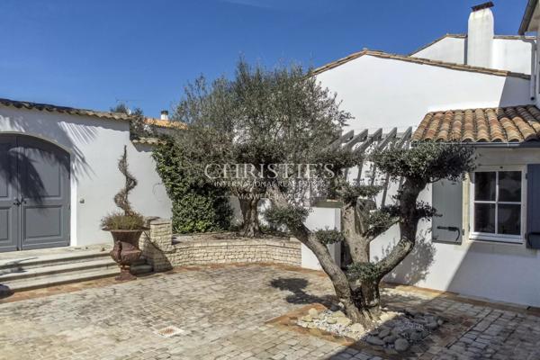 Demeure d’Exception, Maison d’Amis & Garage de Collection – Le Bois-Plage-en-Ré