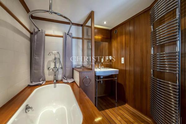 Demeure d’Exception, Maison d’Amis & Garage de Collection – Le Bois-Plage-en-Ré