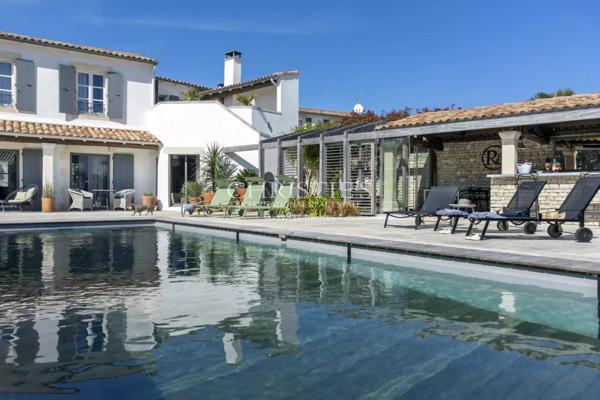 Demeure d’Exception, Maison d’Amis & Garage de Collection – Le Bois-Plage-en-Ré