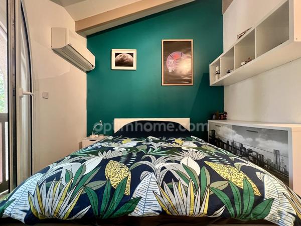 Maison de caractère, piscine, jardin et garage.