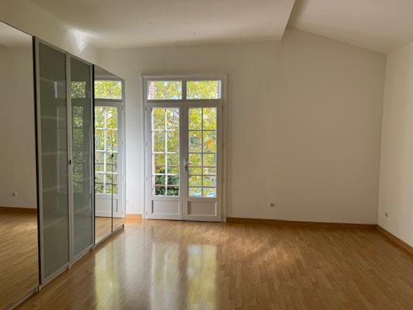 Villeneuve-lès-Avignon (30400) Grande maison de famille