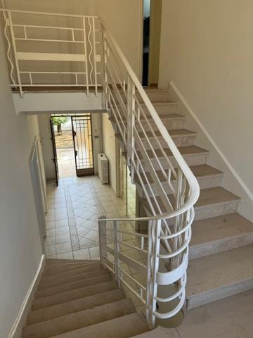 Villeneuve-lès-Avignon (30400) Grande maison de famille