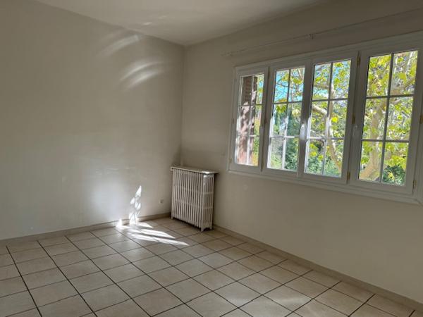 Villeneuve-lès-Avignon (30400) Grande maison de famille