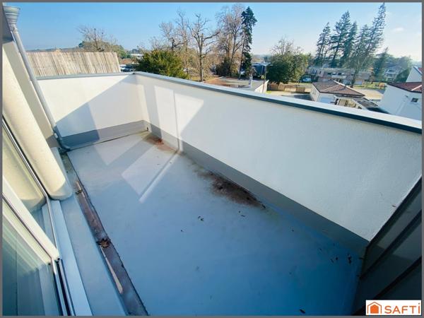 CENTRE DE SAINT MEDARD EN JALLES/  RESIDENCE 2016  / PETITE COPRO /  T3 65M2 DERNIER ETAGE / DPE C / TERRASSE 10M2 / PARKING .