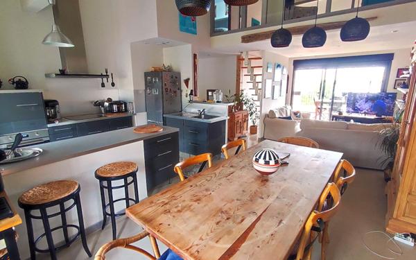 Maison à vendre    8 pièces •  Bages