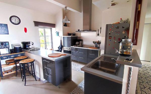 Maison à vendre    8 pièces •  Bages