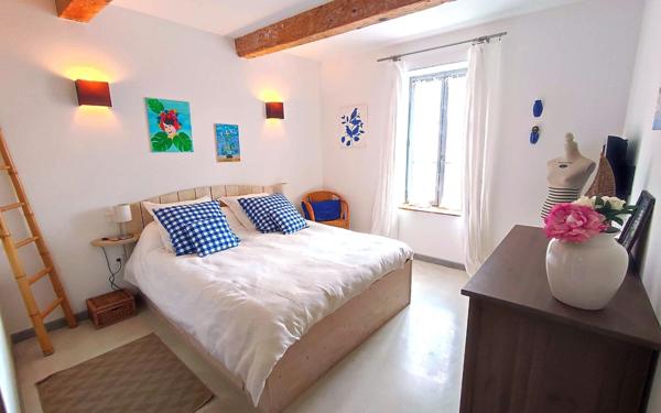 Maison à vendre    8 pièces •  Bages