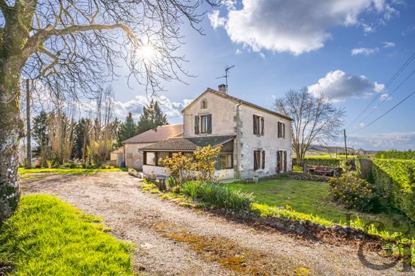 Maison en pierre avec dépendances à Monclar