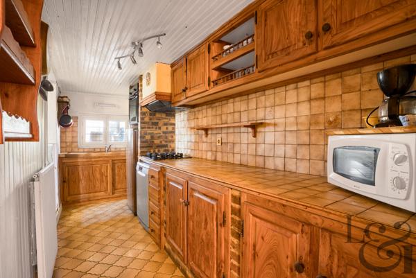 Maison en pierre avec dépendances à Monclar