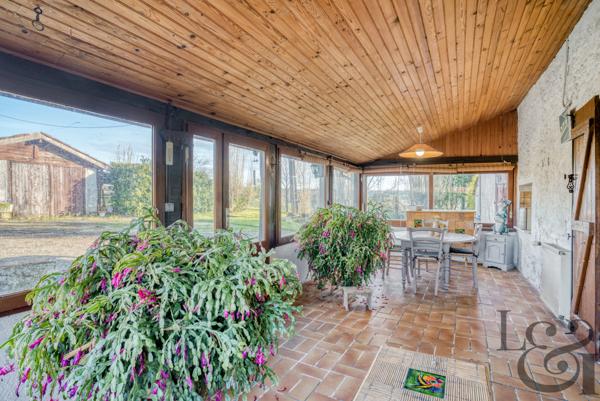 Maison en pierre avec dépendances à Monclar