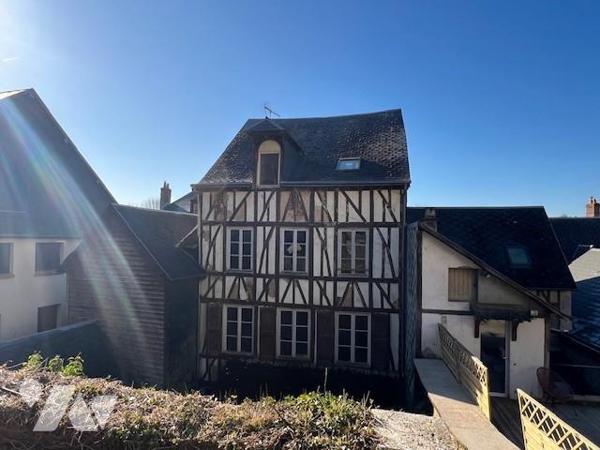 BERNAY IMMEUBLE A RENOVER CENTRE VILLE