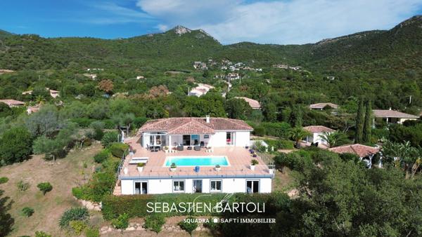 Villa vue montagne avec piscine et 3 dépendances