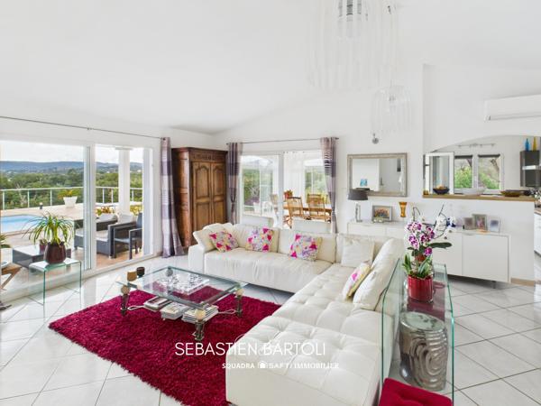 Villa vue montagne avec piscine et 3 dépendances