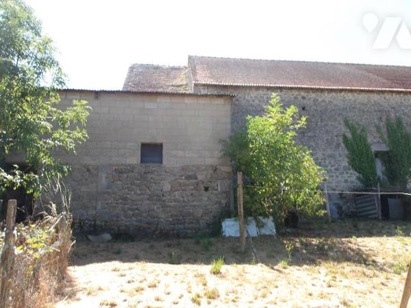 LAVAUFRANCHE (23) CREUSE, A vendre propriété en pierres comprenant une maison d'habitation avec...