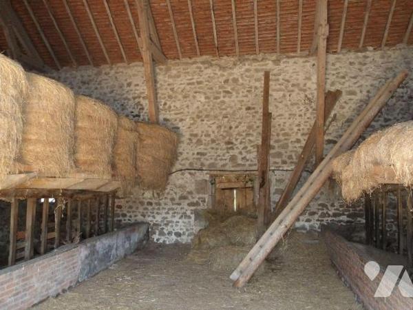 LAVAUFRANCHE (23) CREUSE, A vendre propriété en pierres comprenant une maison d'habitation avec...