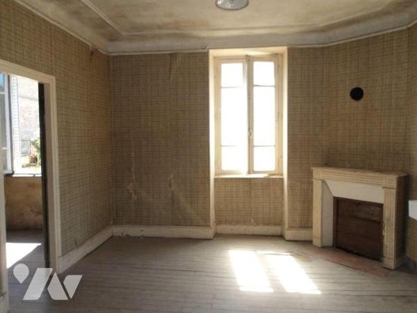 LAVAUFRANCHE (23) CREUSE, A vendre propriété en pierres comprenant une maison d'habitation avec...