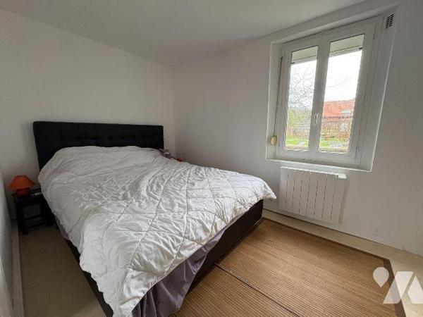 À proximité immédiate des commerces, quartier calme, Maison mitoyenne comprenant: une cuisine o...