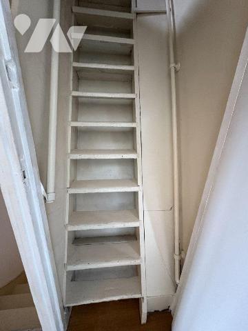 À proximité immédiate des commerces, quartier calme, Maison mitoyenne comprenant: une cuisine o...