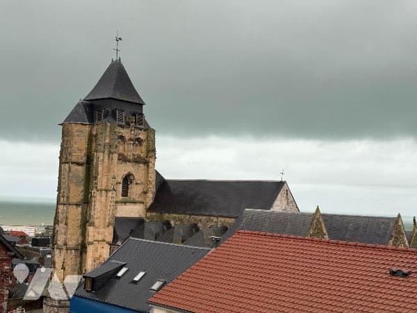 À proximité immédiate des commerces, quartier calme, Maison mitoyenne comprenant: une cuisine o...