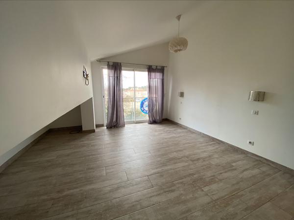BOUC BEL AIR - Maison de village 78 m² - 2 appartements - investissement locatif - rendement locatif rénovation - axes routiers