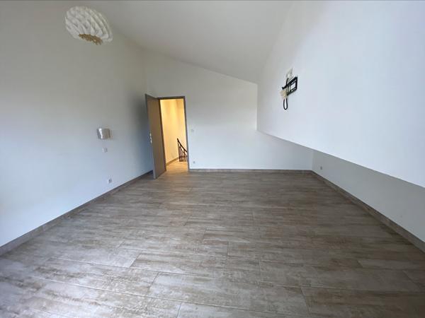 BOUC BEL AIR - Maison de village 78 m² - 2 appartements - investissement locatif - rendement locatif rénovation - axes routiers
