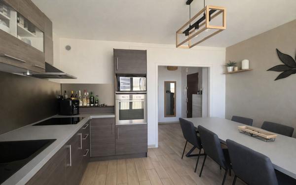 Appartement à vendre    3 pièces • 76 m2 Marseille 10