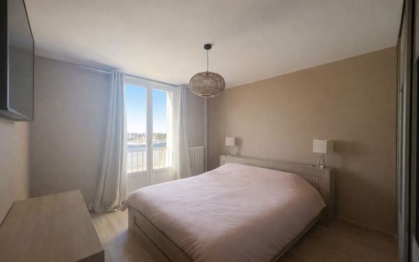 Appartement à vendre    3 pièces • 76 m2 Marseille 10