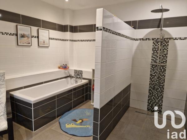 Maison à vendre 6 pièces 233 m² Le Revest-les-Eaux