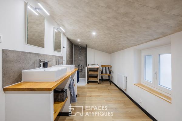 Ancien chai rénové et sa maison charentaise