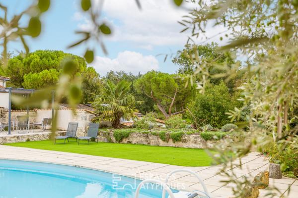 Ancien chai rénové et sa maison charentaise